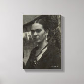 Frida Kahlo in Black Canvas Afdruk (Voorkant)
