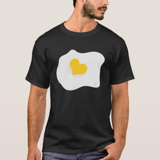 Fried Egg Heart Egg pun Vegan Breakfast T-shirt (Voorkant)