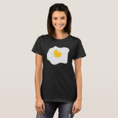 Fried Egg Heart Egg Pun Vegan Breakfast T-shirt (Voorkant volledig)