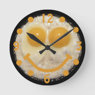 Fried Eggs Happy Face Clock Ronde Klok