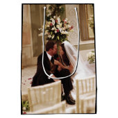 FRIENDS™ | Chandler & Monica Married Medium Cadeauzakje (Achterkant)