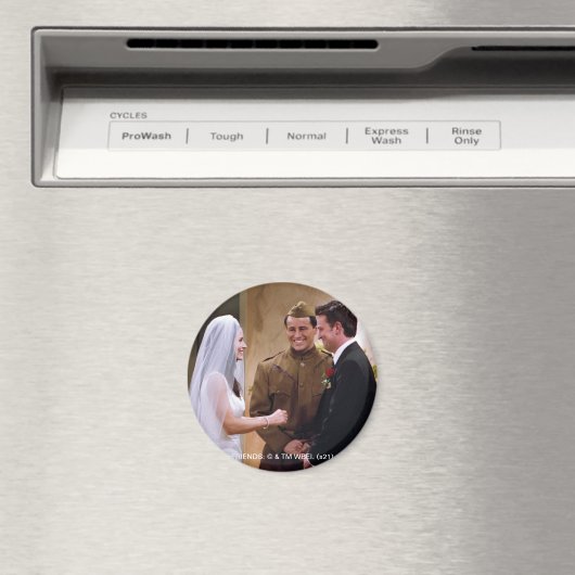 FRIENDS™ | Joey Marries Monica & Chandler Magneet (Insitu (Vaatwasser))