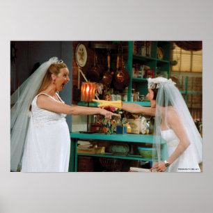 FRIENDS™ Phoebe en Monica in trouwjurken Poster