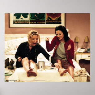 FRIENDS™   Phoebe en Monica Waxing Legs Poster