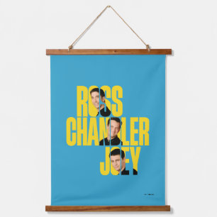 FRIENDS™   Ross, Chandler en Joey Hangend Wandkleed