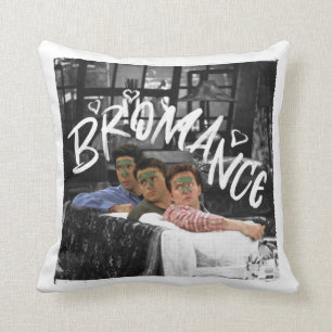 FRIENDS™ Ross, Joey en Chandler Bromance Kussen