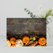 Friendsgiving Dinner Pumpkins Folie Uitnodiging (Staand Voorkant)