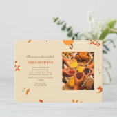 Friendsgiving Photo Thanksgiving Invitation (Debout devant)