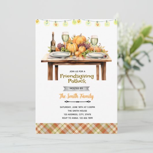 Friendsgiving Potluck party Invitation (Debout devant)