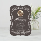 Friendsgiving Vintage Turkey Holiday Invitation (Debout devant)
