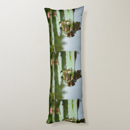 Frog on Lily Pad Serene Pond Body Pillow Design Lichaamskussen (Achterkant (Verticaal))