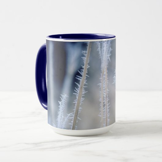 Froid un gel d'hiver sur la tasse de café (Devant gauche)