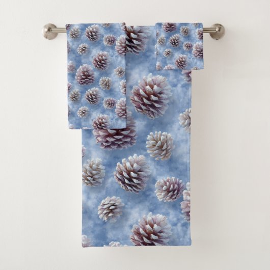 Frosted Blue Pinecones Pattern Throw Pillow Bad Handdoek (Insitu)