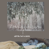 Frosted takken en een met sneeuw bedekt bos poster