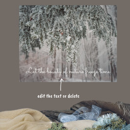 Frosted takken en een met sneeuw bedekt bos poster