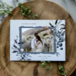 Frosty Winter Floral Enregistrer La Date Carte Pos<br><div class="desc">Notre collection de Mariages floraux d'hiver "Frosty" est composée de fleurs d'aquarelle bleu acier associées à des monogrammes personnalisés et à une typographie élégante sur différentes couleurs arrière - plans. Consultez notre magasin pour plus d'articles de cette collection.</div>