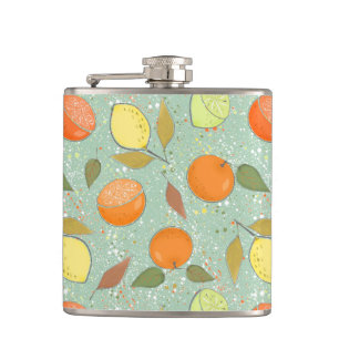 Fruitpatroon met citroenen, sinaasappels heupfles