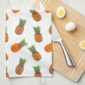Fruits d'ananas sur serviette de cuisine blanche (Quart Plié)