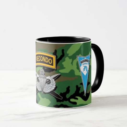 Ft. Bragg Recondo mug (Devant droit)