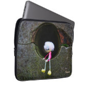 Fubby poppetje dat in een muur zit. laptop sleeve (Voorkant Rechts)