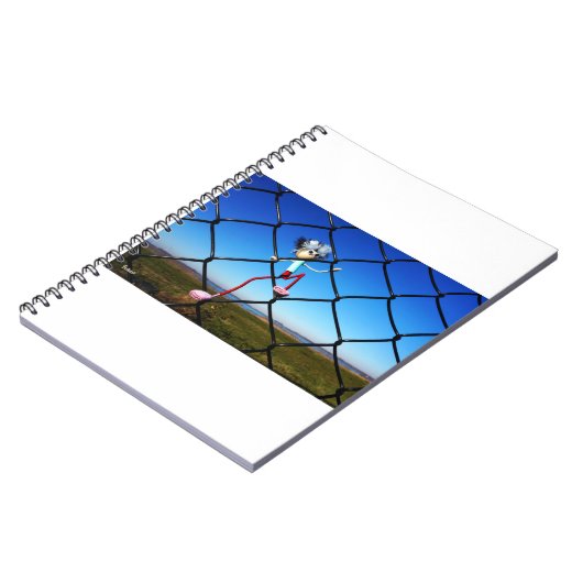 Fubby poppetje dat in het hek omhoog klimt. notitieboek (Linkerzijde)