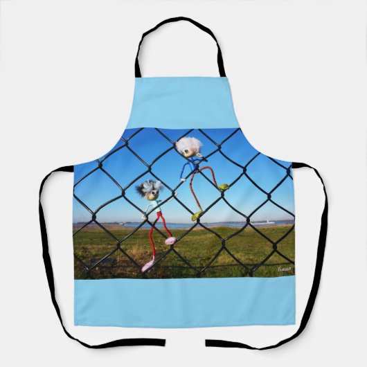 Fubby's die een hek beklimmen. schort (Voorkant)