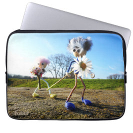 Fubby's in natuur met madeliefjes. laptop sleeve