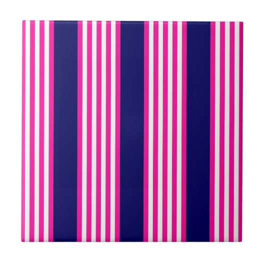 Fuchsia en white vijf strepen patroon met blauw tegeltje (Voorkant)