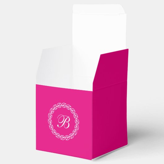 Fuchsia Roze Wit Laurel Krans met Monogram Bedankdoosjes (Geopend)