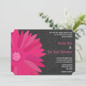 Fuchsia Silver Metallic Gerber Daisy Wedding Kaart (Staand voorkant)