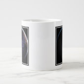 Full Earth met stadslichten van Europa 's nachts. Extra Grote Beker (Voorkant)