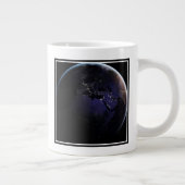 Full Earth met stadslichten van Europa 's nachts. Extra Grote Beker (Rechts)