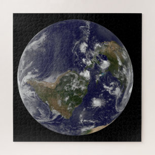 Full Earth toont tropische Stormen in de Atlantisc Legpuzzel