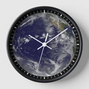 Full Earth toont verschillende tropische Stormen.