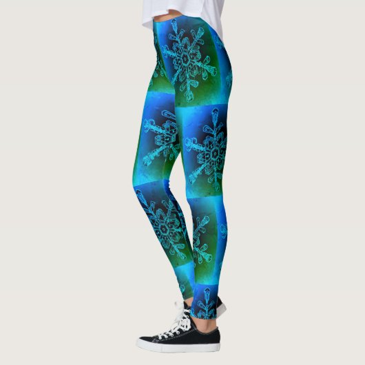Fun Blue Green Tie Dye Snowflake Motif Leggings (Gauche)