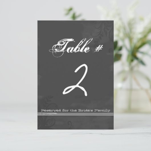 Fun Chalkboard Look Mariage Numéro de table Carte (Debout devant)