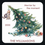 Fun Christmas Tree Dangereux Photo de chat<br><div class="desc">C'est un autocollant spécial et amusant de vacances - — tout allait presque bien puis — entrez dans le chat et l'arbre. Si vous avez besoin d'aide ou si vous avez des questions de conception,  envoyez un conversation ou un courriel à charmdesignstudio@rcn.com et nous serons heureux de vous aider.</div>