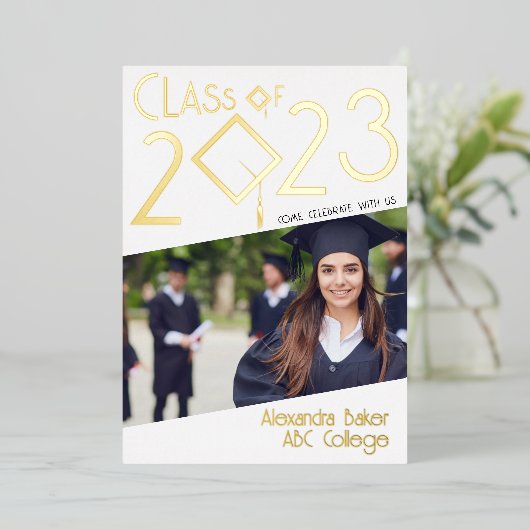 Fun Facts Photo Bold Script Class 2023 Afstuderen Folie Uitnodiging (Staand Voorkant)