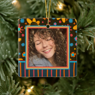 Fun Floral Daisy Custom Foto Naam Datum Keramisch Ornament