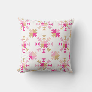 Fun Geometric Quilt Block Pattern in Pink and Red Kussen