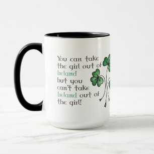 Fun Green Shamrock Irlandaise fille Ringer Mug