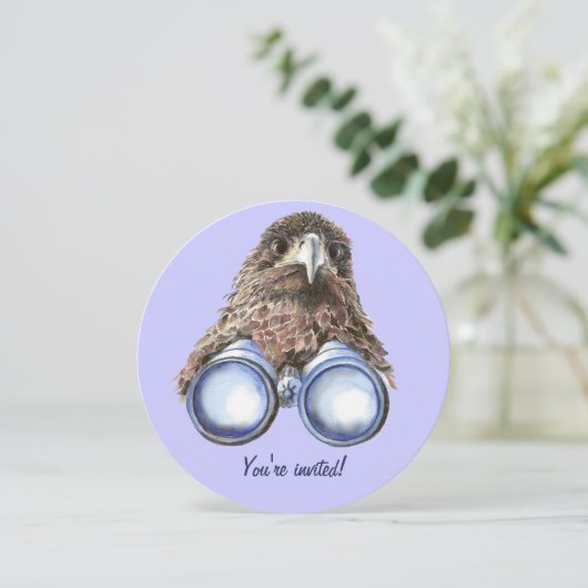 Fun Hawk Oiseau observer Invitation d'anniversaire (Debout devant)