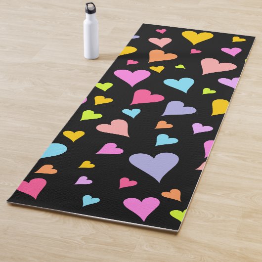 Fun, liefdevol, kleurrijk Hearts Pattern Yoga Mat (In situ)