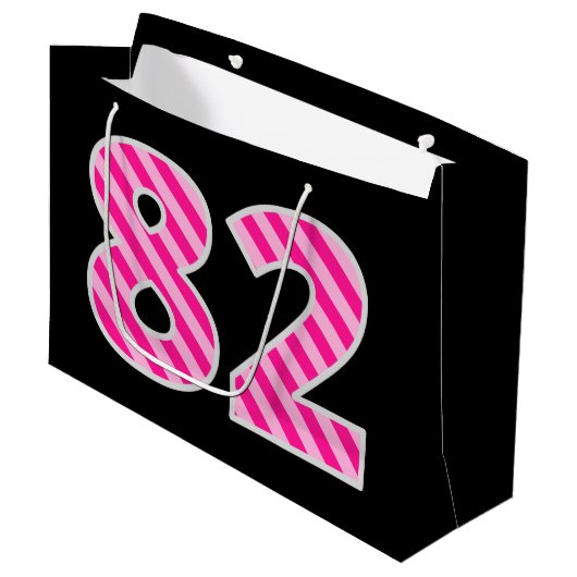 Fun Pink Striped "82"; Happy 82nd Birthday; Name Groot Cadeauzakje (Voorkant Gekanteld)