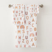 Fun Rainbow Alphabet Pattern Bad Handdoek (Insitu)