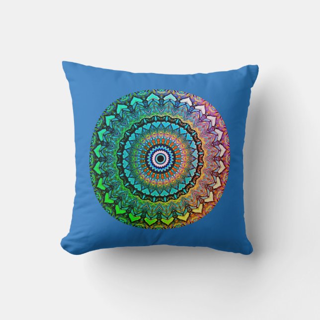 Fun Rainbow en Hearts Mandala op blauw Kussen (Voorkant)