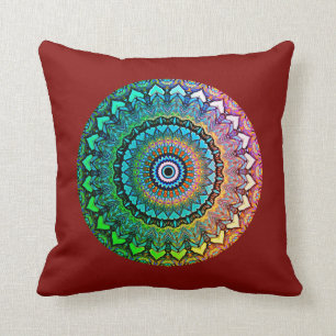 Fun Rainbow en Hearts Mandala op Dark Red Kussen