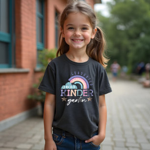 Fun Rainbow Graduated Kindergarten Klasse 2022 Tri-Blend Shirt