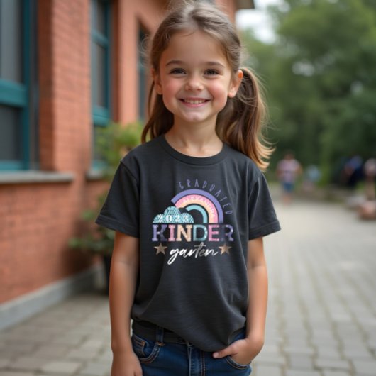 Fun Rainbow Graduated Kindergarten Klasse 2022 Tri-Blend Shirt