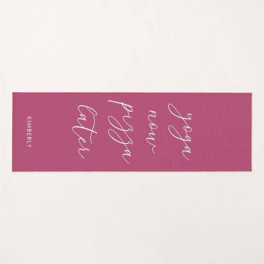 Fun Raspberry Paars Script Yoga nu Pizza later Yogamat (Voorkant (horizontaal))